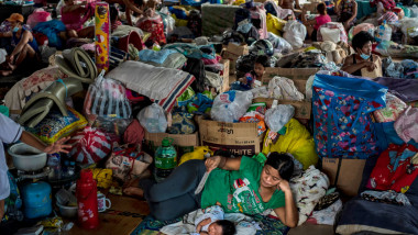 persoane evacuate in filipine
