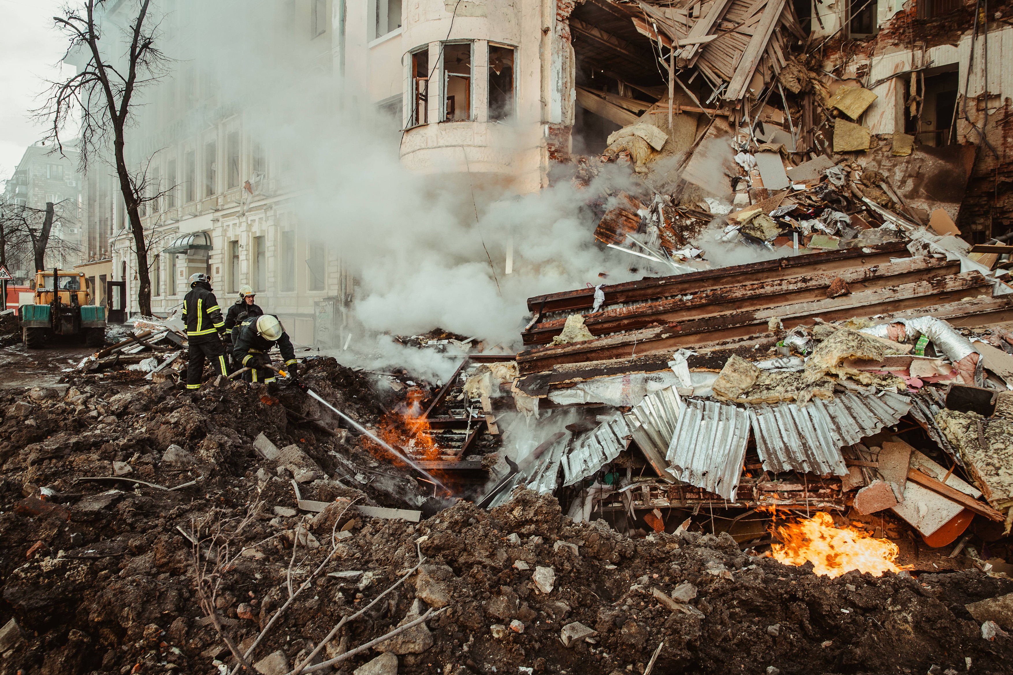 Localnicii din Harkov găsesc bombe peste tot: Ceva a șuierat și apoi s-a auzit cum a căzut. E una chiar în coșul de gunoi