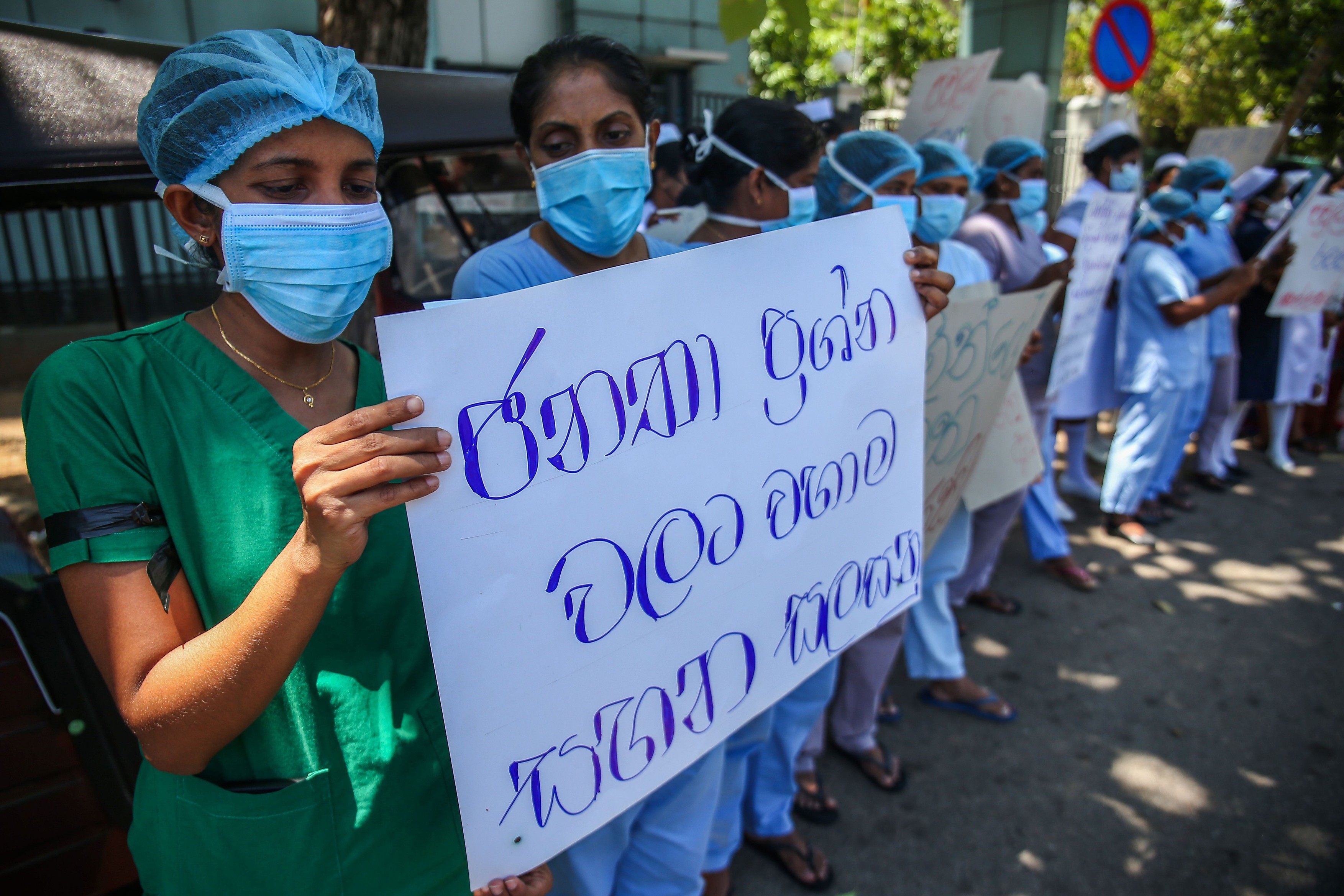 Sistemul sanitar din Sri Lanka riscă să intre în colaps. Nu se mai găsesc medicamente iar operațiile urgente ar putea fi oprite