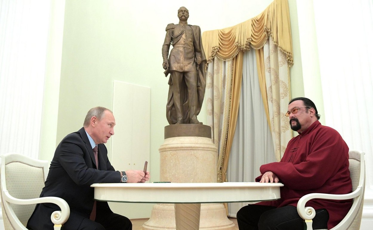 Vedetele occidentale îi întorc spatele lui Putin. Steven Seagal rămâne o voce izolată în sprijinul președintelui Rusiei