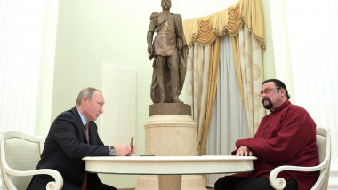 Vladimir Putin și Steven Seagal în 2016.