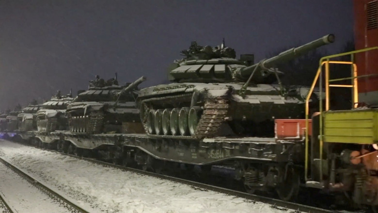 Tancuri rusești transportate cu trenul