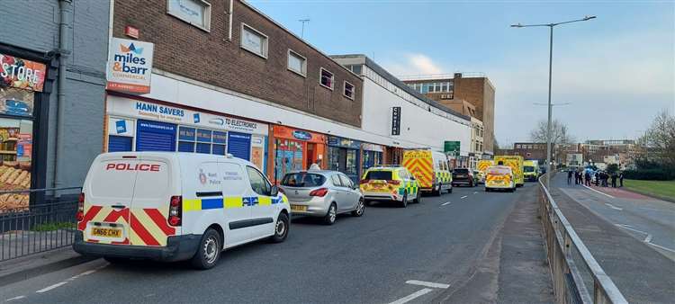 Cuplu de români găsit mort într-un salon de tatuaje din Anglia