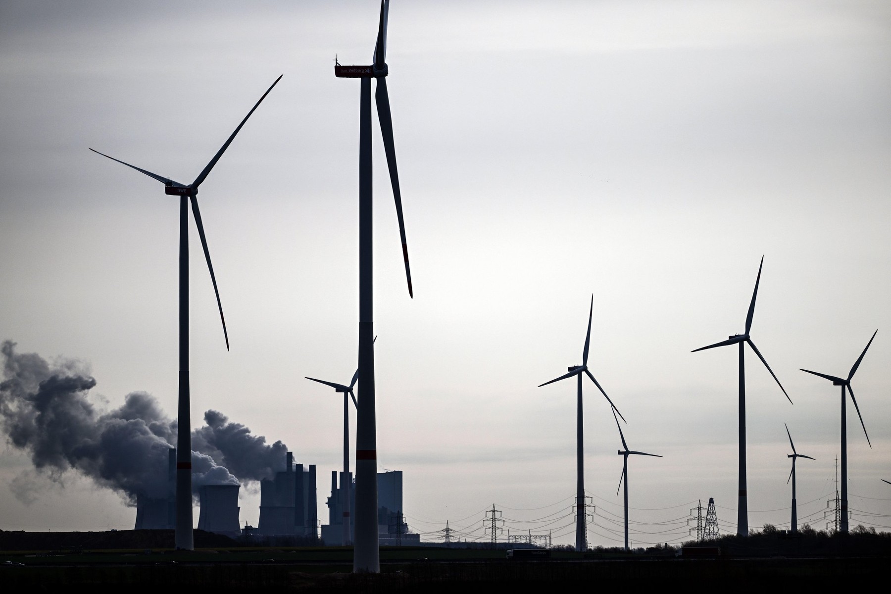 Investițiile în energie curată vor trebui să atingă peste 4 trilioane de dolari pe an până în 2030 (IEA)