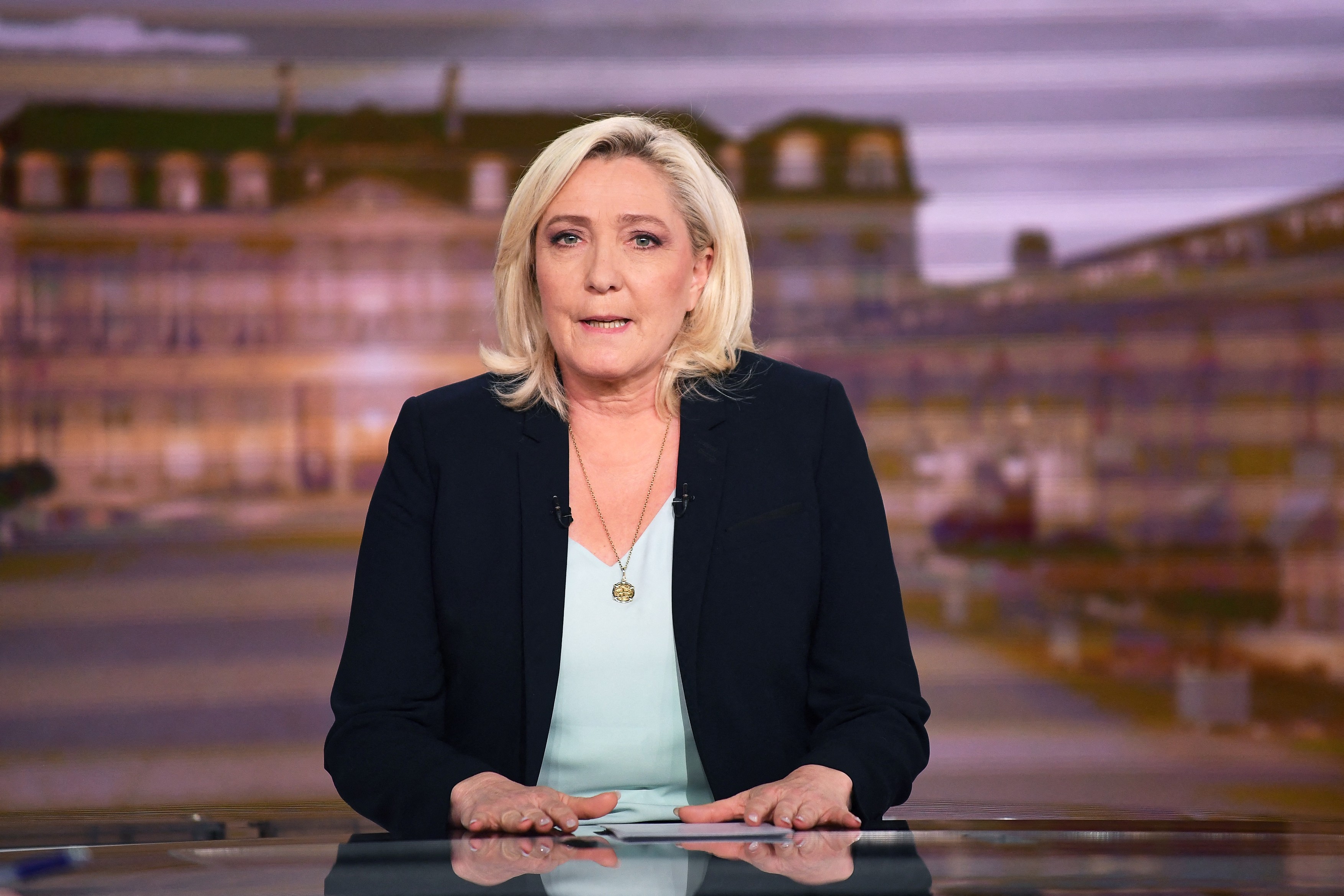 Marine Le Pen recunoaște că vrea să scoată Franța din NATO, să se apropie de Rusia, să schimbe cooperarea cu Germania și relația cu SUA