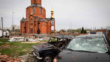 biserica din harkov cu masina lovita de bombe