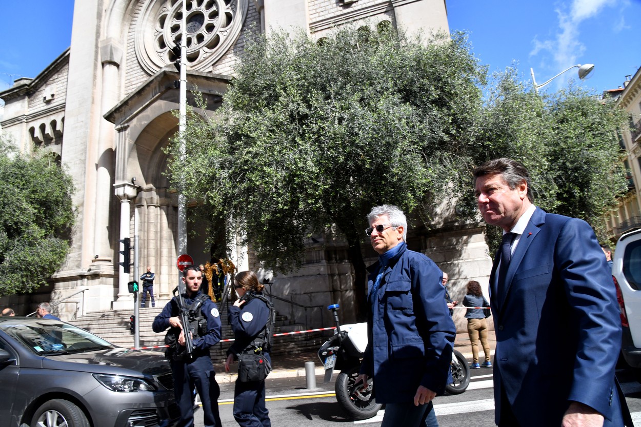 Atac cu cuțitul într-o biserică din Franța. Agresorul, reținut, a spus că ținta lui era președintele Macron