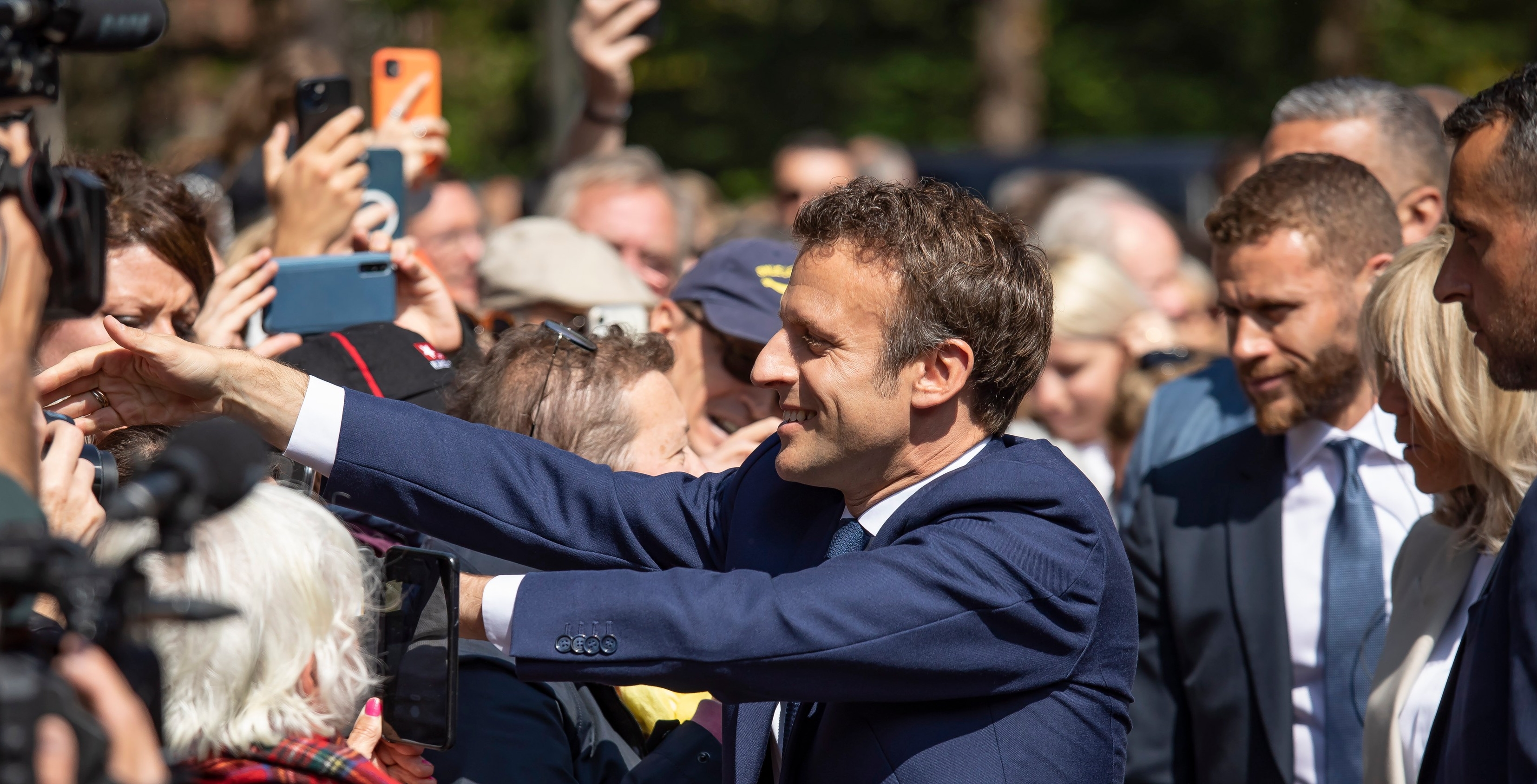 Presa belgiană: Emmanuel Macron este dat învingător în alegerile prezidențiale din Franța de către unele exit-polluri