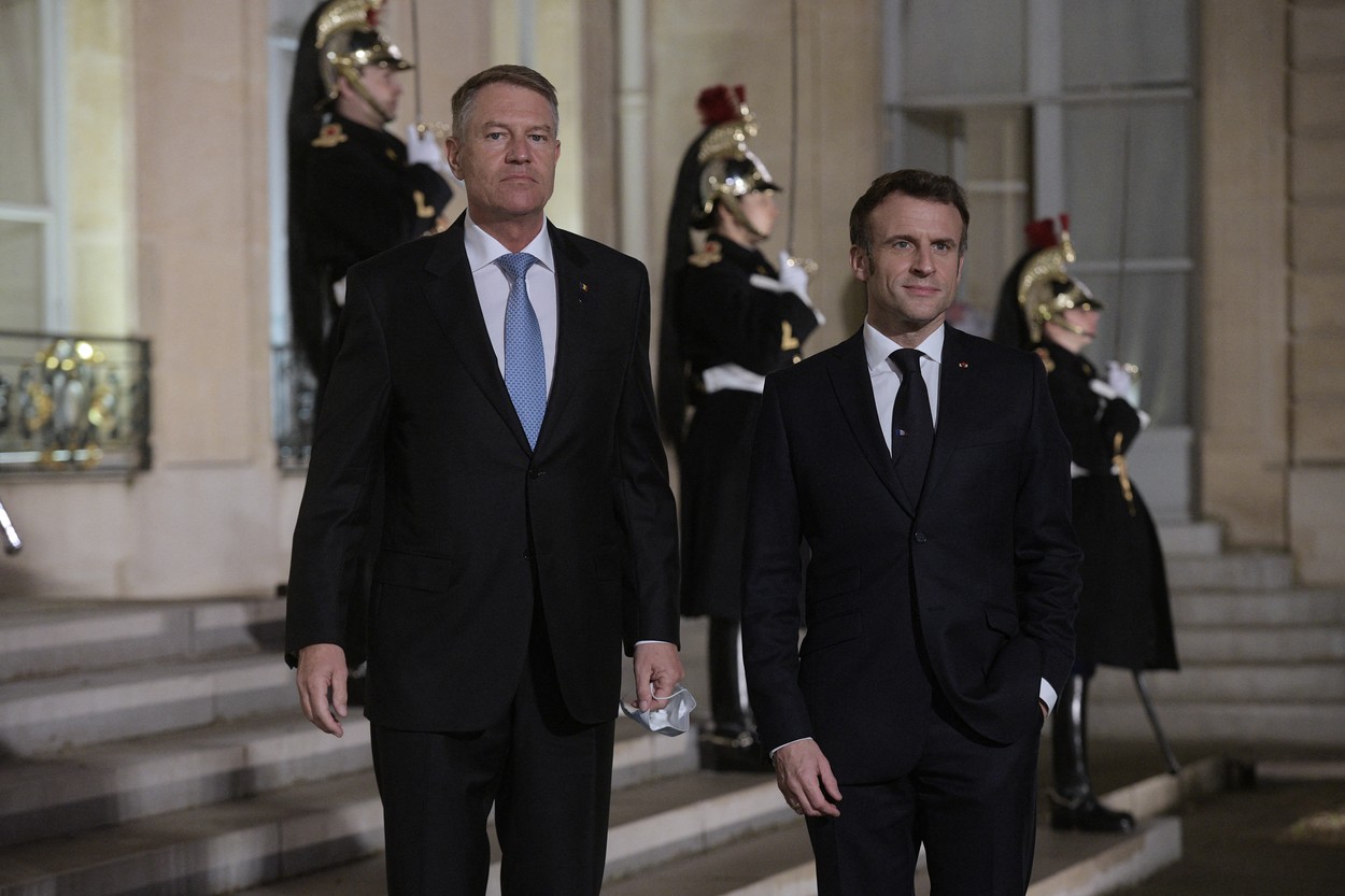 Klaus Iohannis s-a întâlnit cu Emmanuel Macron la Baza Kogălniceanu