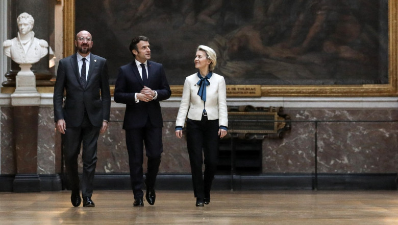 Charles Michel, Emmanuel Macron și Ursula von der Leyen.