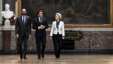 Charles Michel, Emmanuel Macron și Ursula von der Leyen.