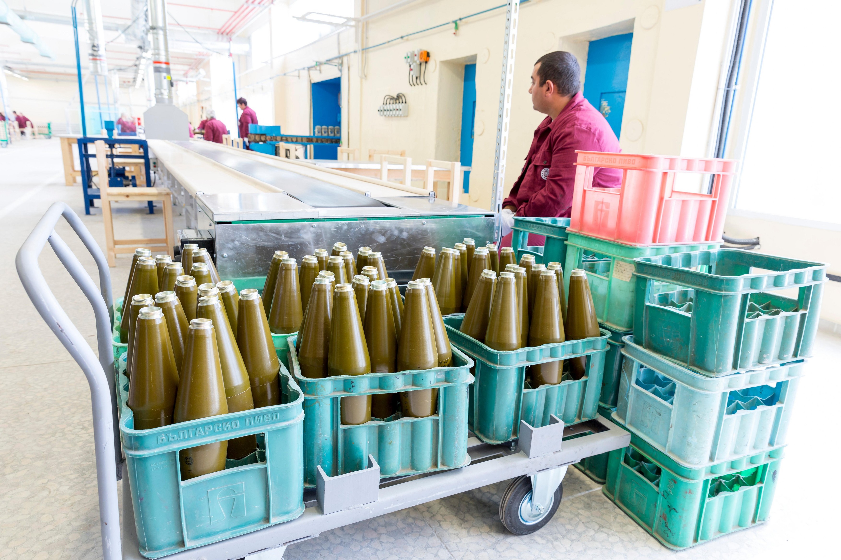 Cheltuielile mondiale pe armament au depăşit pragul de 2.000 de miliarde de dolari