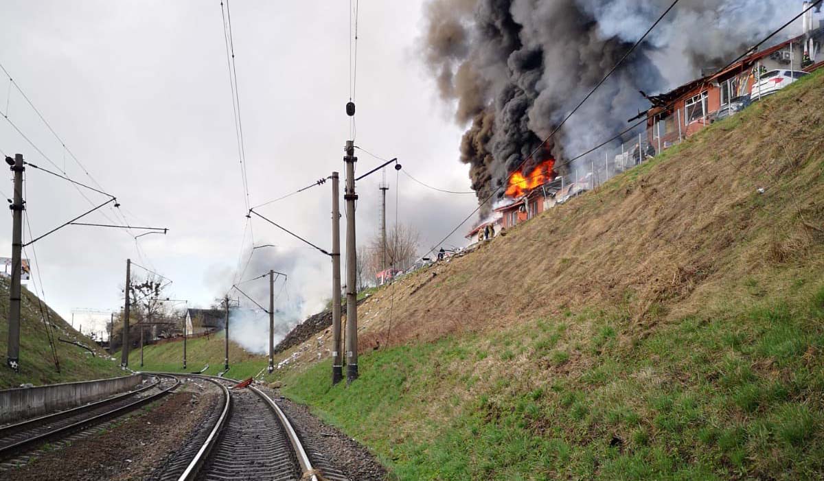 Cinci gări din Ucraina bombardate. Cel puțin 5 persoane au fost ucise iar 18 sunt rănite