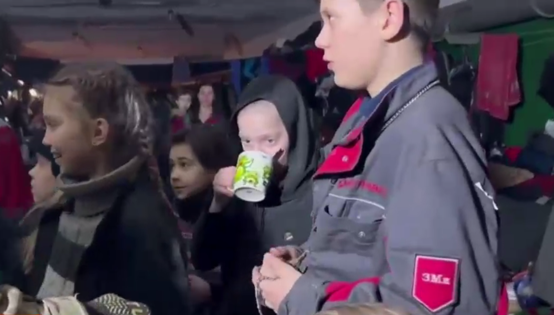 VIDEO. Femeile și copiii adăpostiți la Azovstal nu au mai văzut soarele de două luni: Ajutați-ne, vrem să trăim! Rămânem fără mâncare
