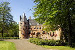 Castle Het Oude Loo seen from the surrounding park