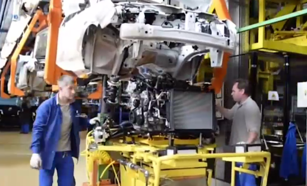 După retragerea producătorilor occidentali, industria auto din Rusia se întoarce cu 30 de ani în timp
