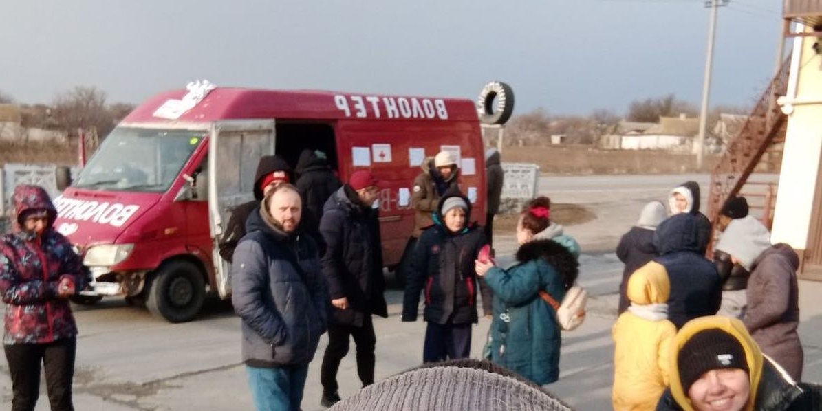 Povestea omului care a reușit să scoată 200 de oameni din Mariupol cu o dubă veche. „Cel mai înfricoșător era când se făcea liniște”
