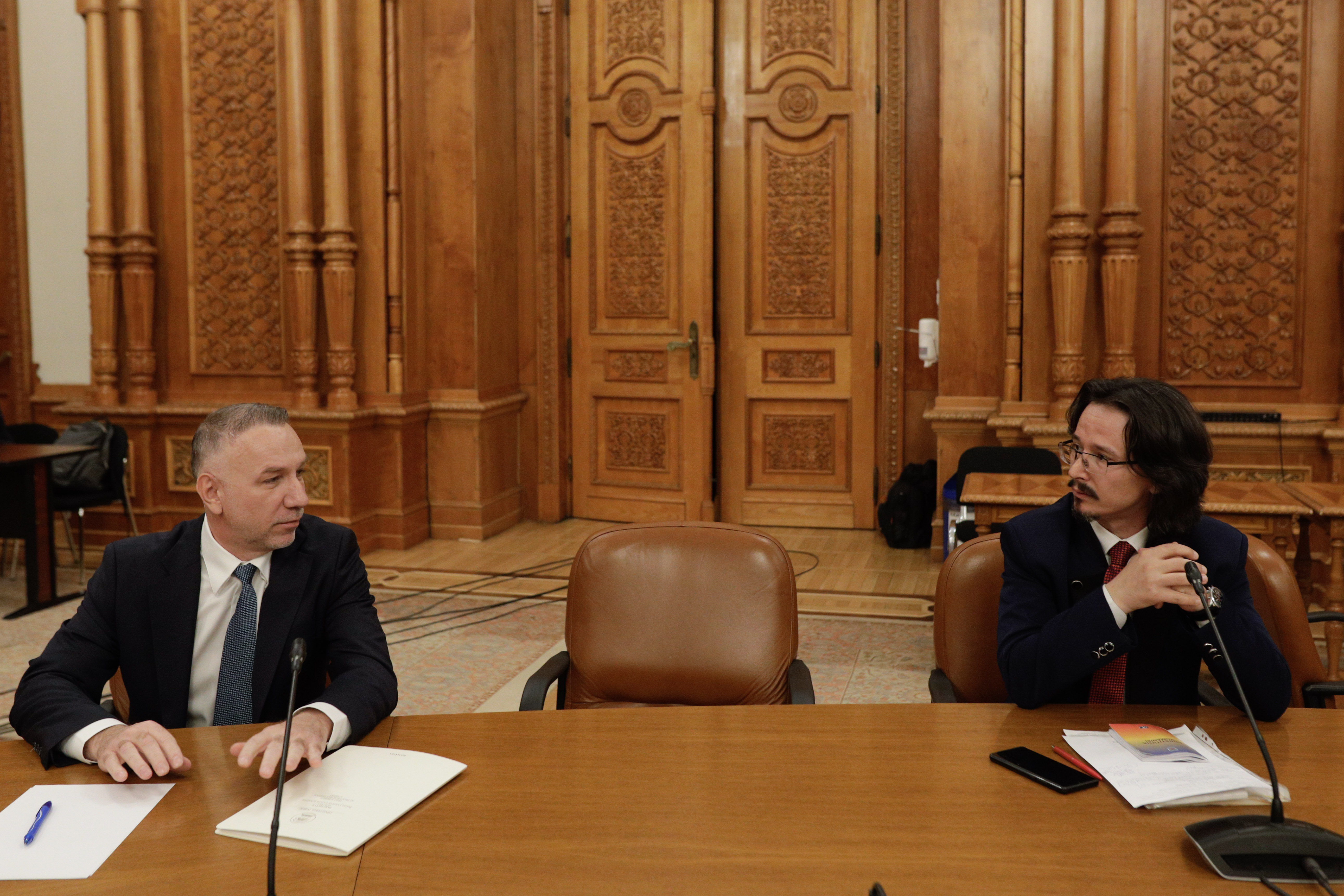 Comisiile juridice ale Parlamentului i-au avizat pe toți candidații propuși pentru CCR, inclusiv pe procurorul Bogdan Licu