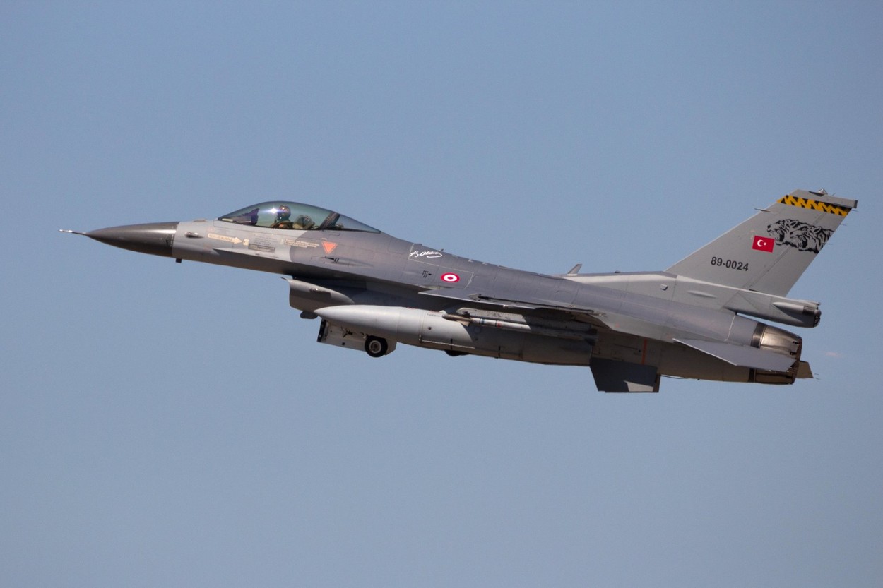 Grecia acuză Turcia de „provocări inacceptabile”: Survoluri masive ale bombardierelor turcești