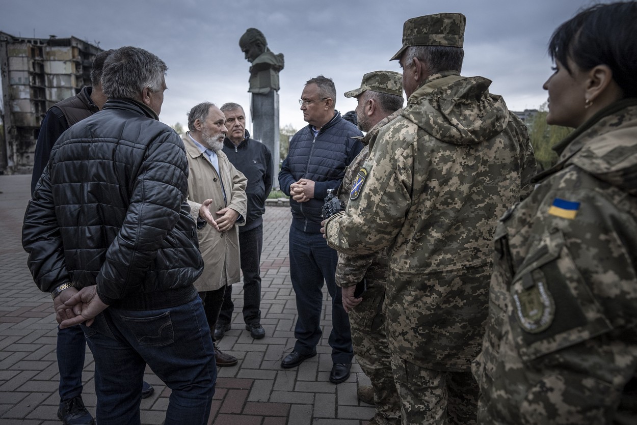 Ciucă, după vizita în Ucraina: Am mai fost în zone de conflict, am mai văzut astfel de imagini, dar niciodată atât de zguduitoare