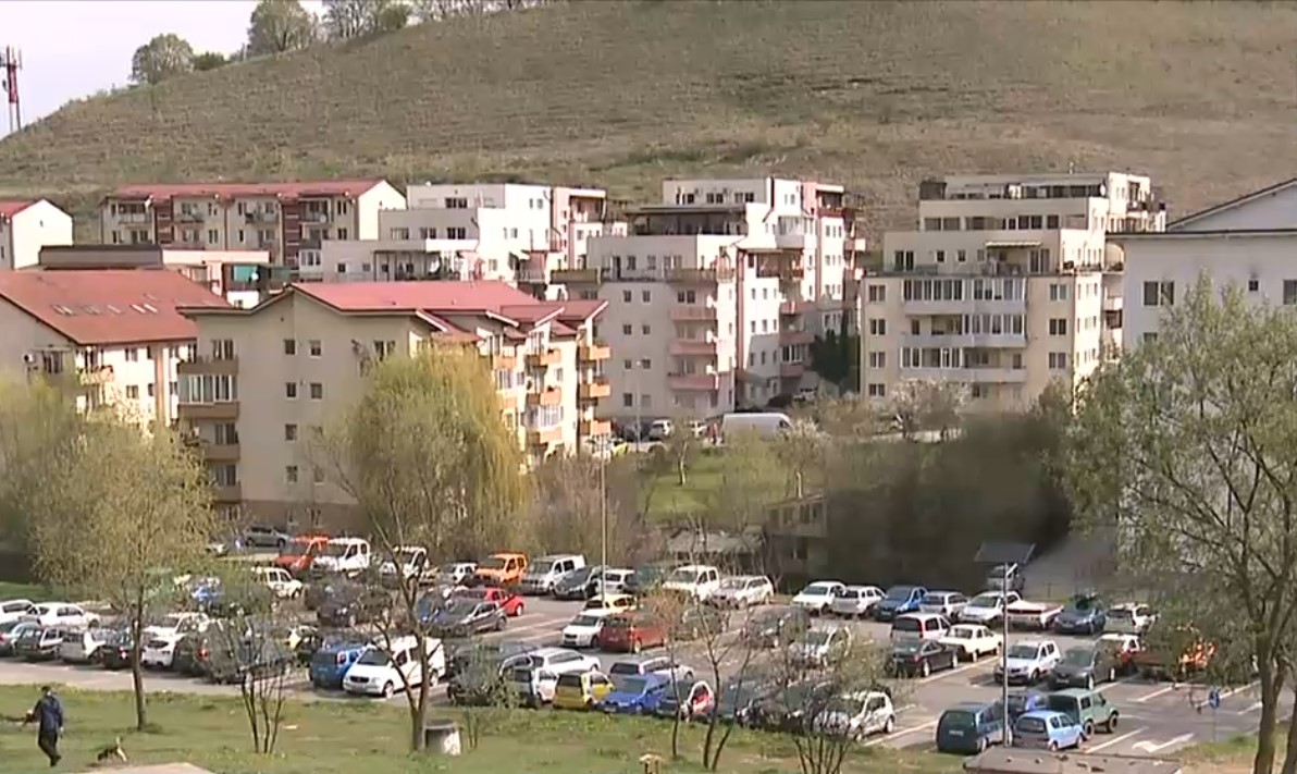 Cum au ajuns românii în căutare de liniște rurală într-un alt „cartier” de la periferia orașului. Exemplul „dormitorului” Clujului