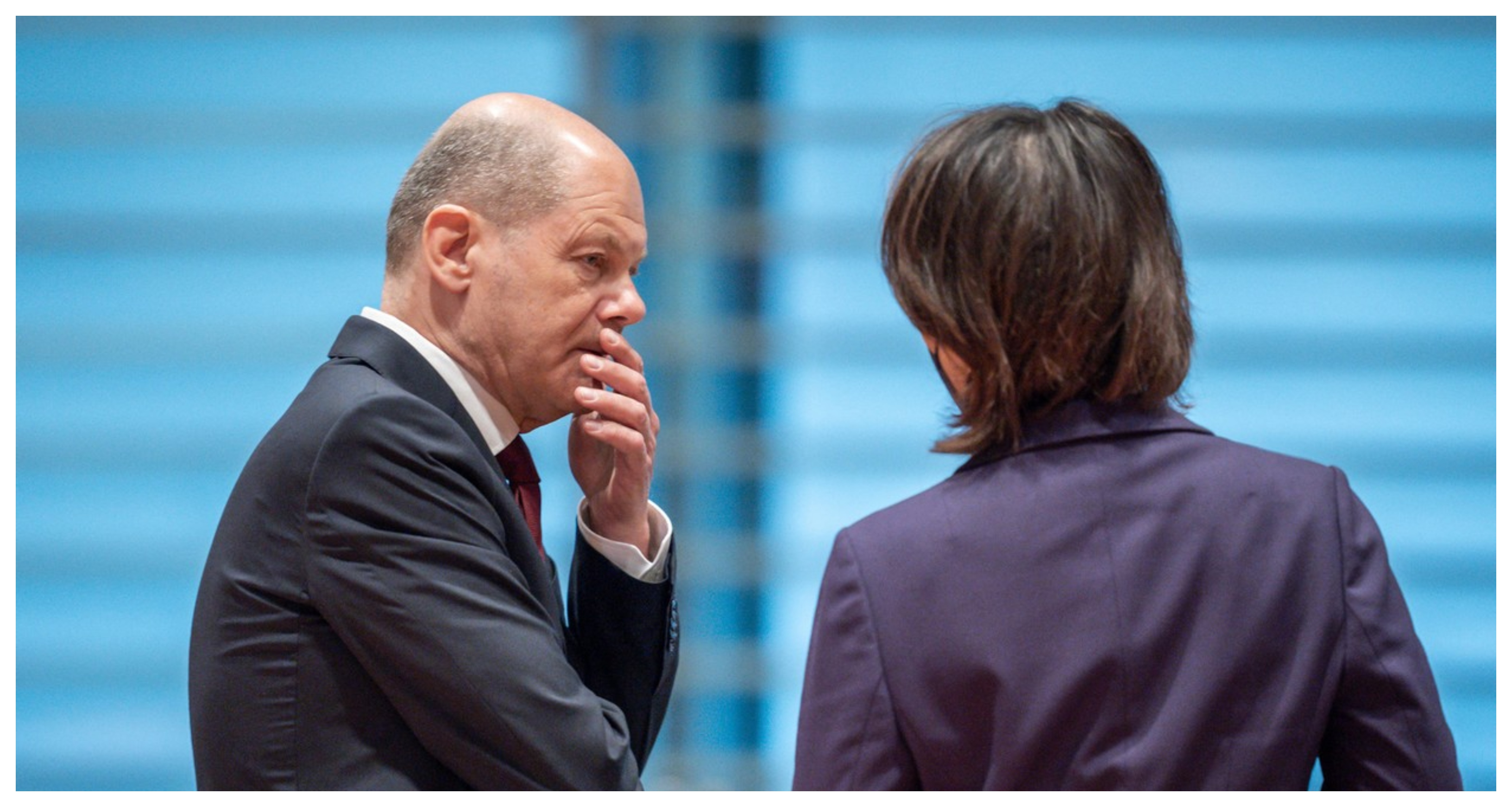 Olaf Scholz a fost avertizat printr-o scrisoare deschisă că livrările de armament greu pentru Ucraina pot provoca un nou război mondial