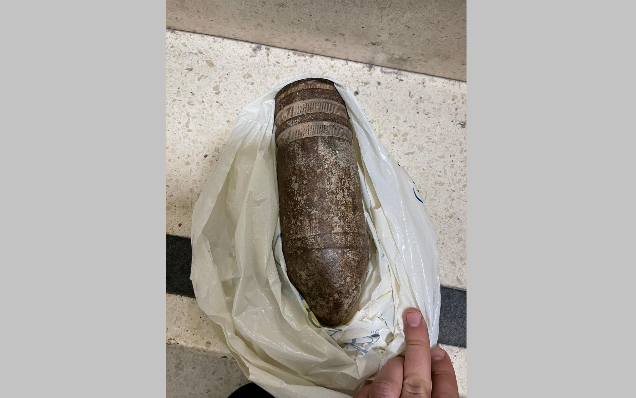 Câțiva americani au provocat panică pe cel mai mare aeroport din Israel după ce au scos un obuz la controlul de securitate