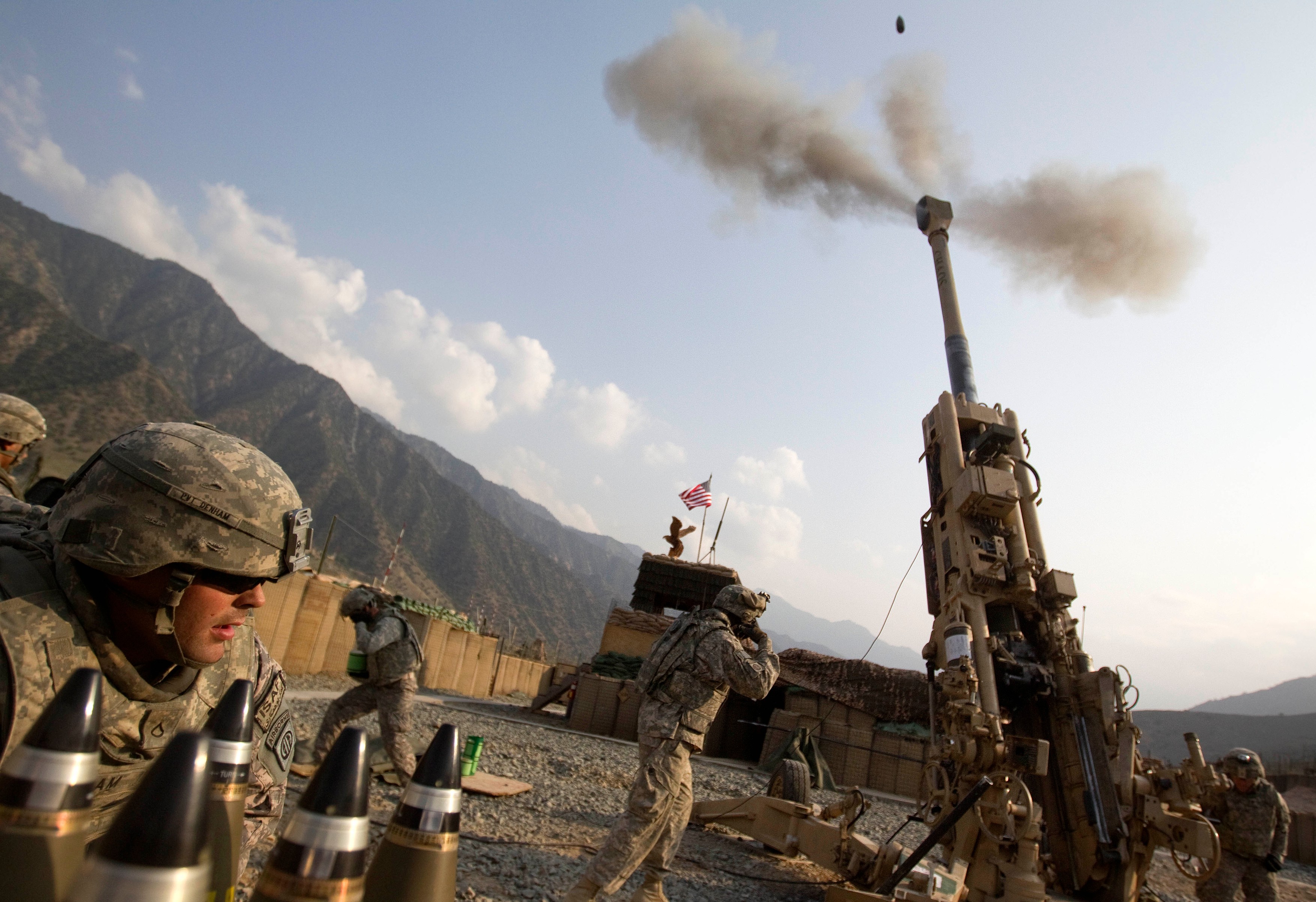 SUA, Marea Britanie şi Canada promit că vor trimite mai mult armament de artilerie Ucrainei