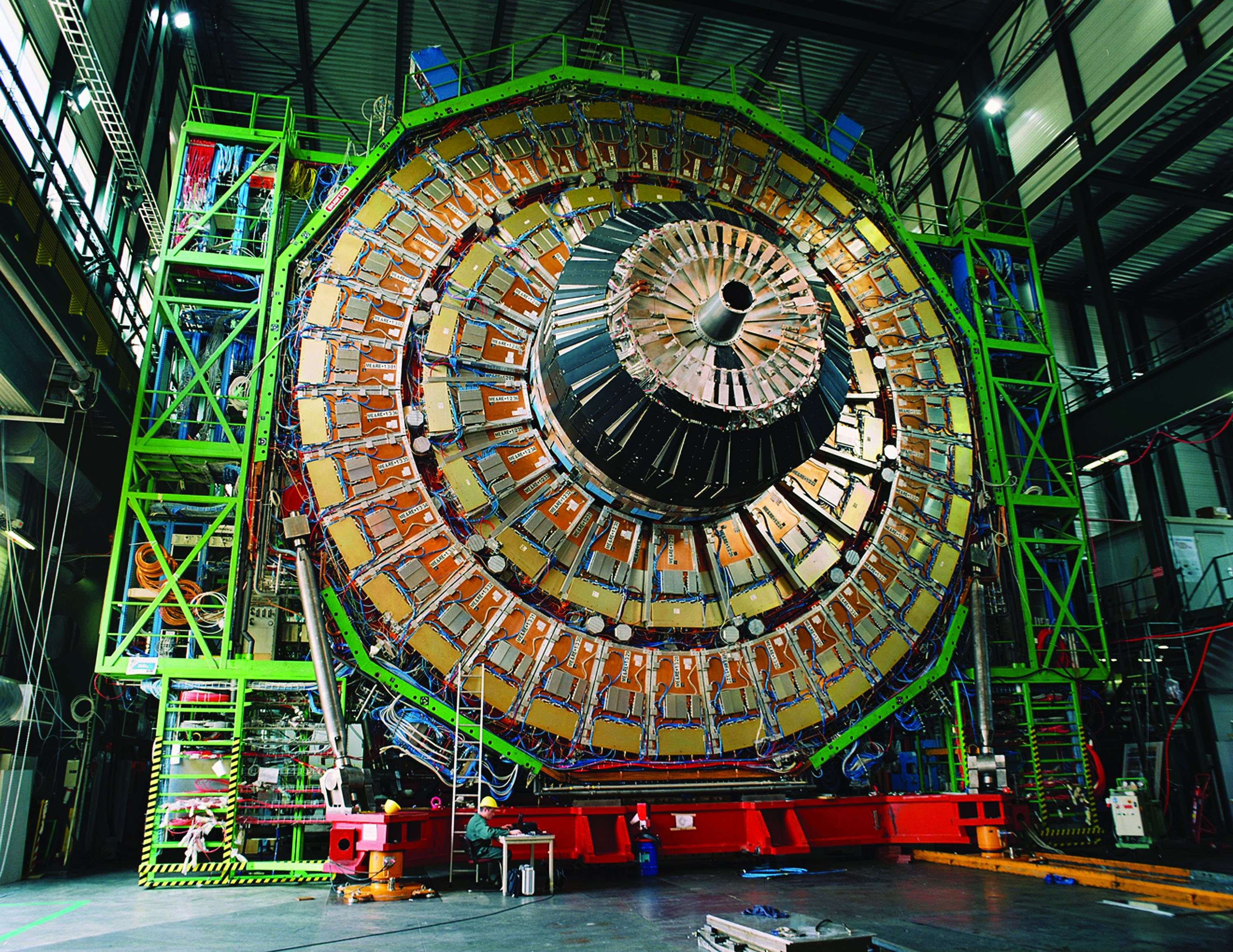 Acceleratorul de particule de la CERN va fi repornit. Cercetătorii speră să descopere „materia întunecată”