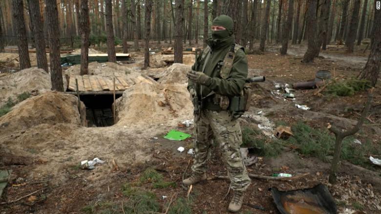 O tabără militară rusească abandonată dintr-o pădure de lângă Kiev dezvăluie ororile războiului