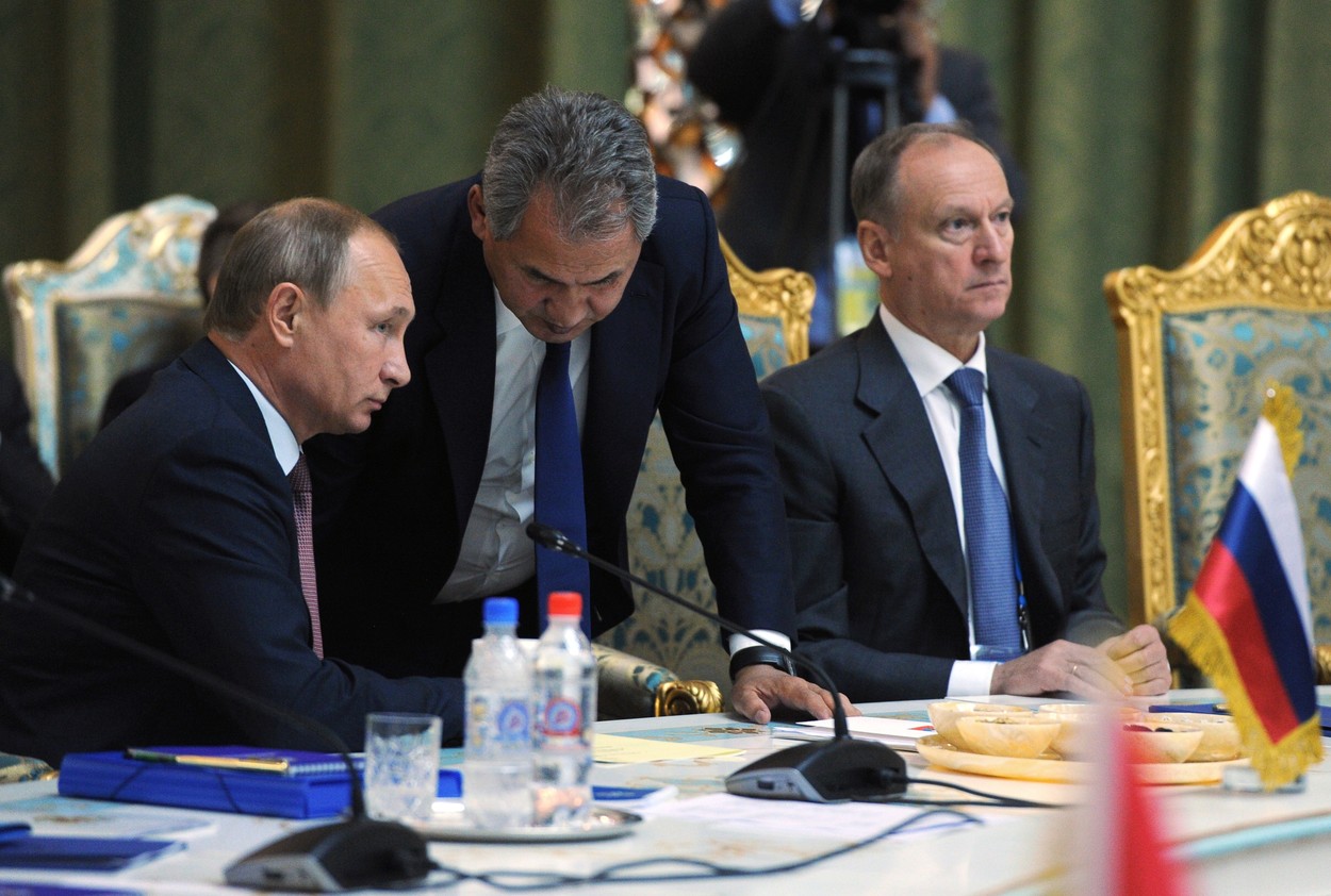 Bloomberg: Culise de la Kremlin. Cum ia Putin deciziile și de ce sunt șanse mici să fie oprit. „Toți trebuie să fie de acord”
