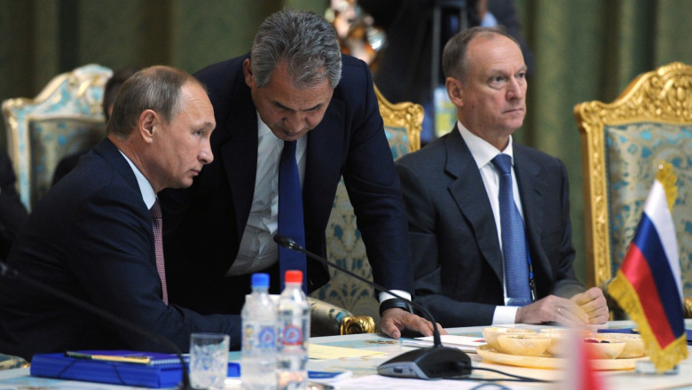 Vladimir Putin, Serghei Șoigu și Nikolai Patrușev