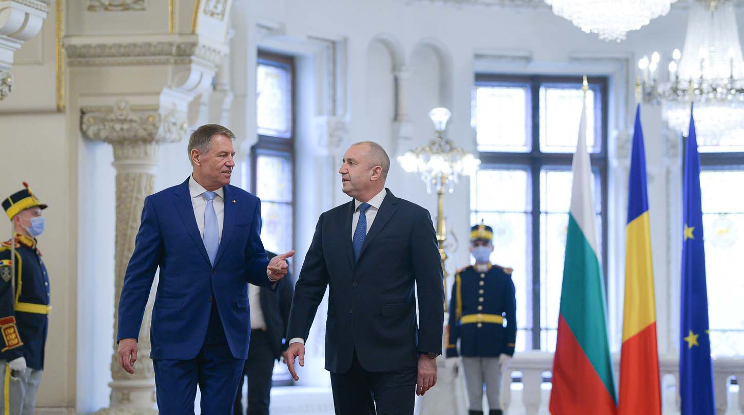 Klaus Iohannis, discuție cu președintele Bulgariei despre „situația de securitate extrem de îngrijorătoare” din Ucraina și Marea Neagră