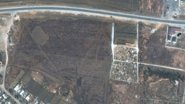 imagine din satelit cu morminte in manhus la 23 aprilie