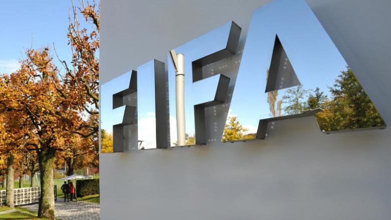 Sigla FIFA de la intrarea în instituție.