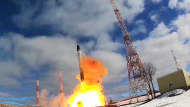 lansarea unei rachete satan 2 in cadrul unui test