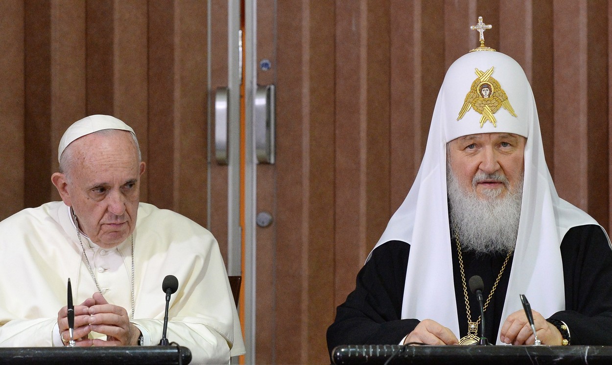 Papa Francisc a cerut să-l întâlnească pe Putin la Moscova, dar n-a primit un răspuns. El a dezvăluit ce i-a spus patriarhul Kirill