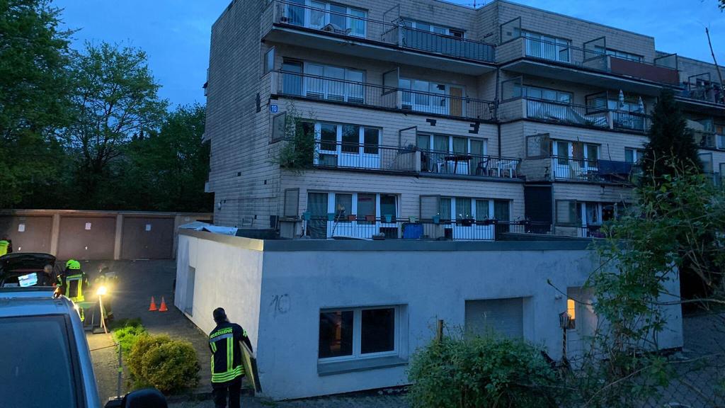 Patru persoane care s-au luat la bătaie într-un balcon au rupt balustrada și au căzut de la etajul 3, în Germania