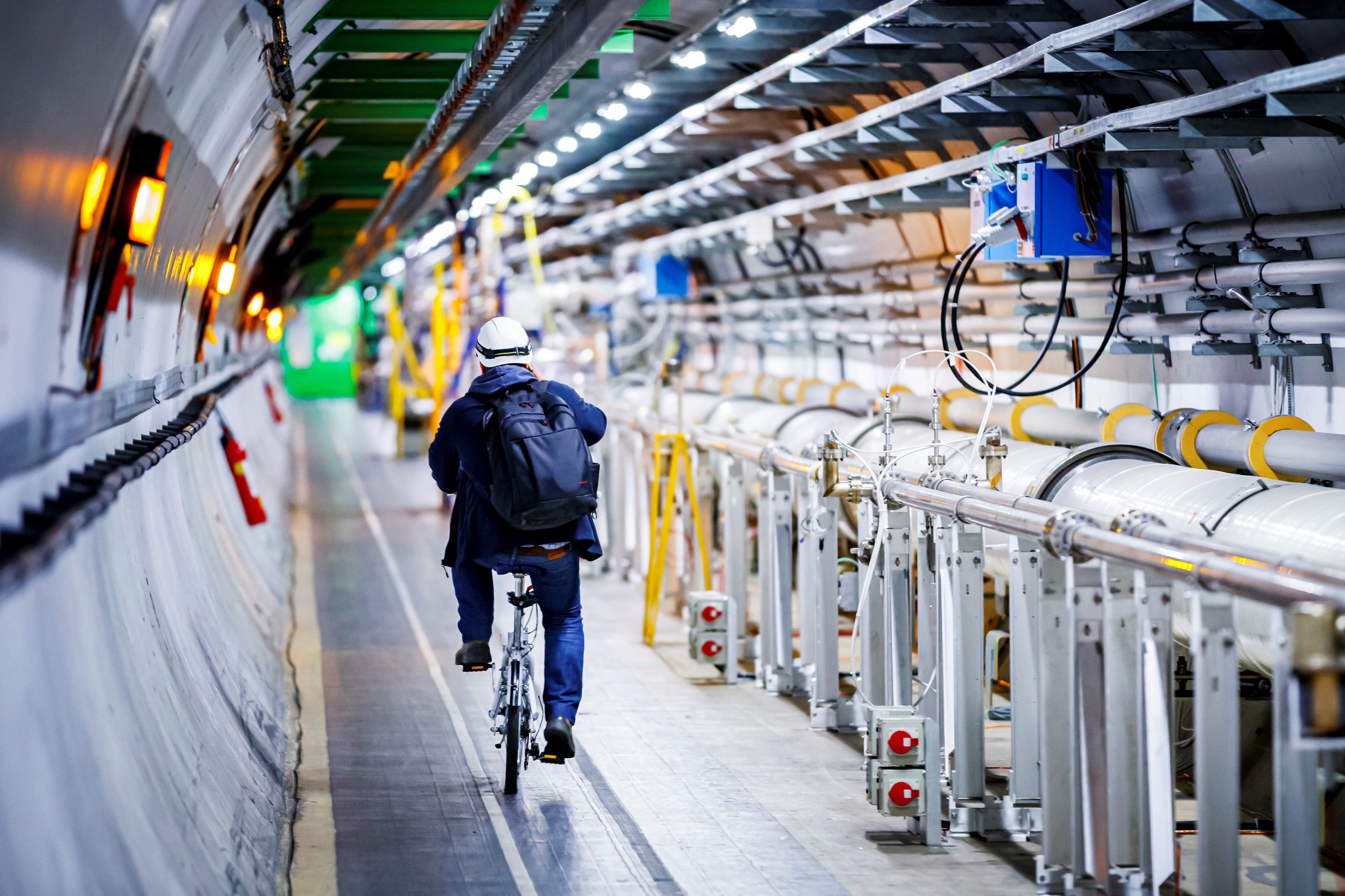 Acceleratorul de particule de la CERN a fost repornit. Fizicienii speră să afle cât mai multe lucruri despre „particula lui Dumnezeu”