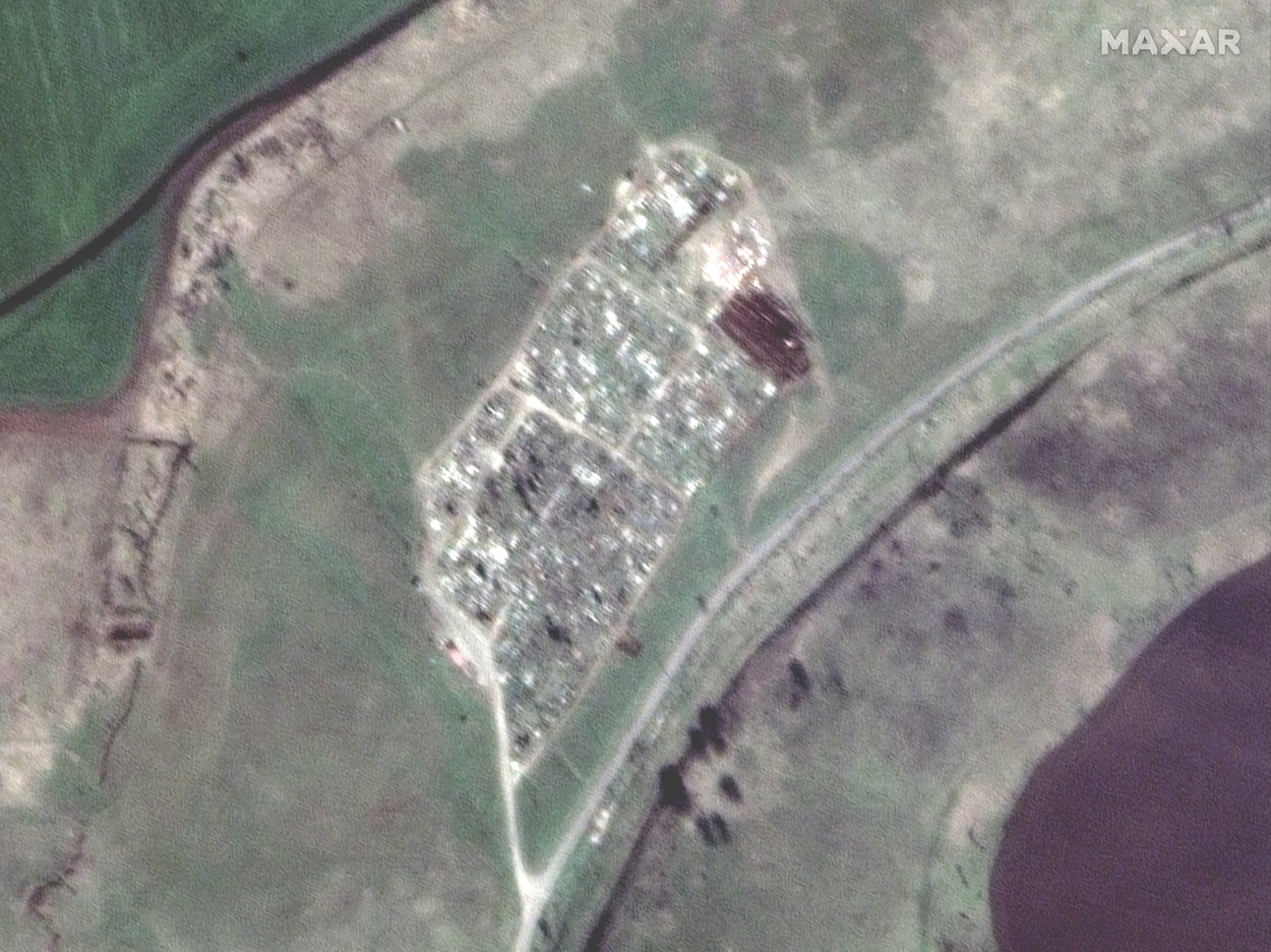 Imagini din satelit. Noi gropi comune pentru victimele din Mariupol, într-un cimitir aflat la 12 kilometri de oraș