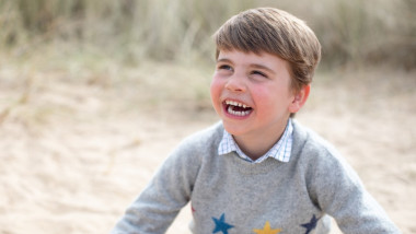 Louis, cel mai mic dintre copiii prințului William, împlinește 4 ani.