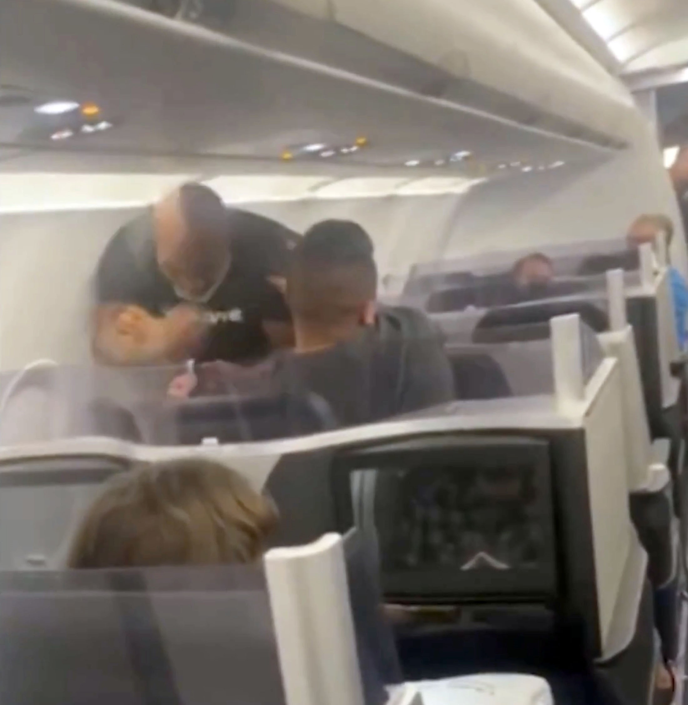 Ce a decis justiția în cazul lui Mike Tyson, după ce fostul boxer a bătut un pasager la bordul unui avion