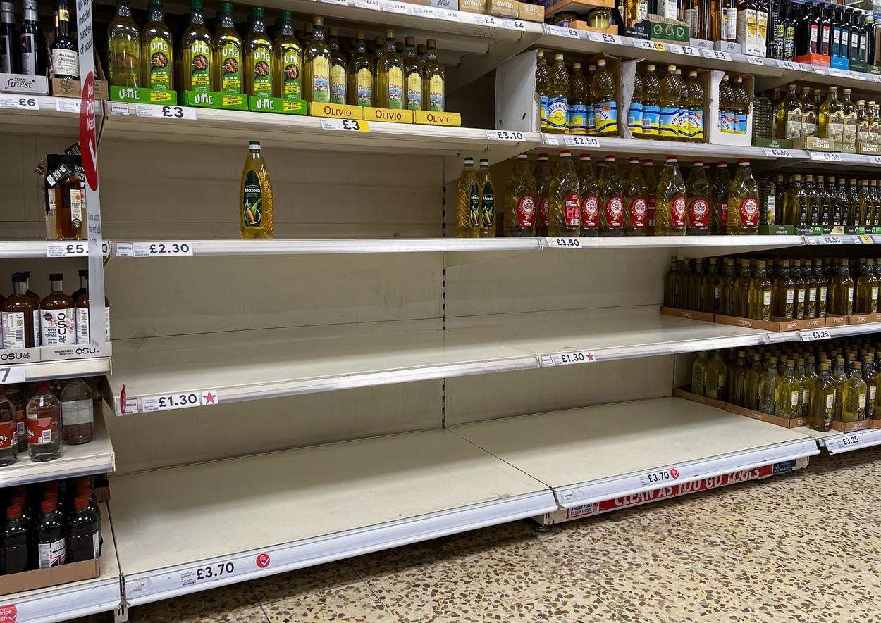 Supermarketurile din Marea Britanie raționalizează uleiul de gătit. Cea mai mare cantitate venea din Ucraina