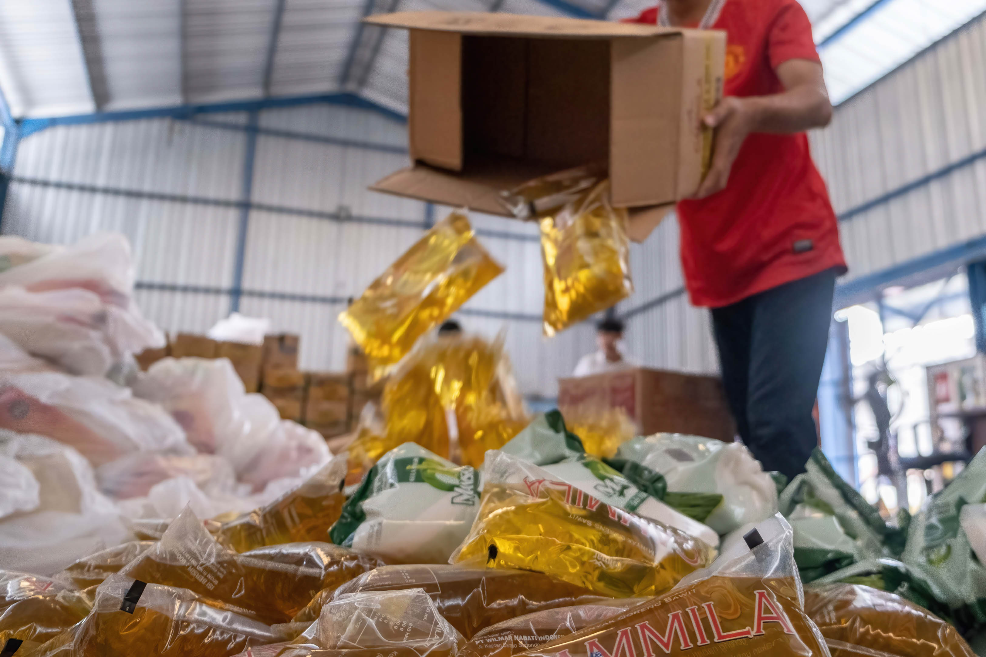 Bloomberg: Războiul din Ucraina provoacă probleme în aprovizionarea cu ulei de gătit şi agravează o posibilă criză alimentară mondială