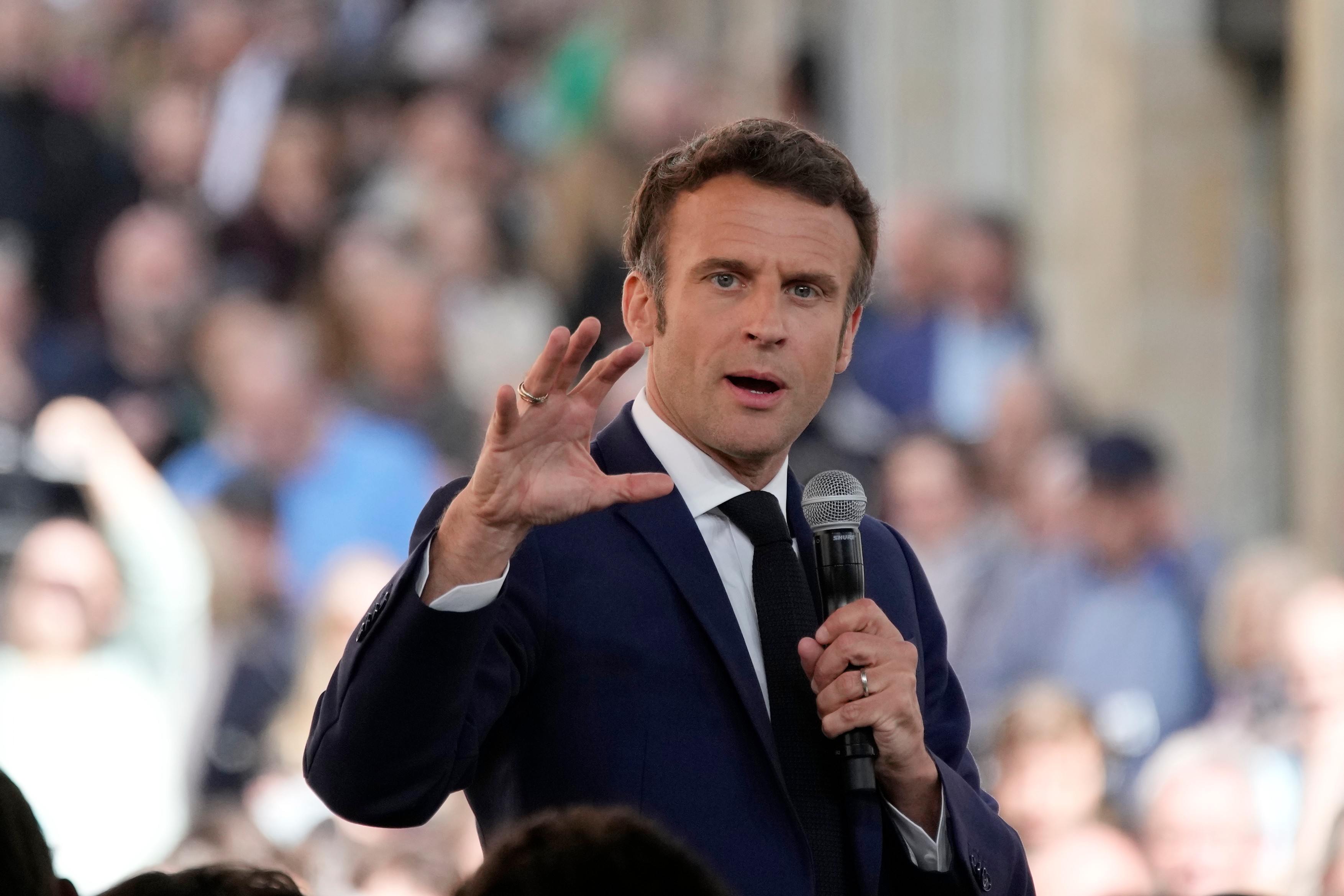 Emmanuel Macron: Pacea nu se va construi cu „umilirea” Rusiei