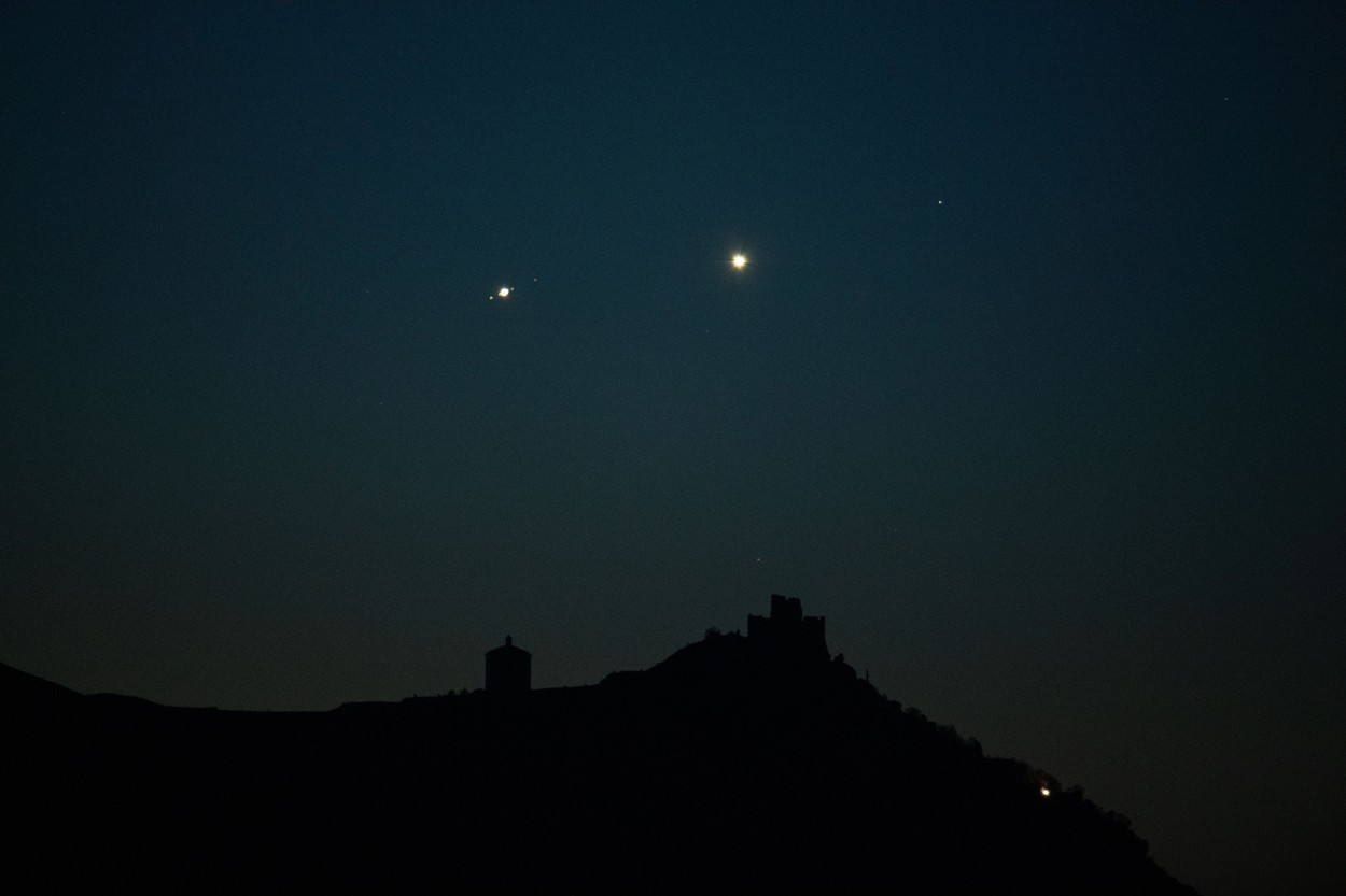 Spectacol planetar în această noapte: Conjuncția dintre Venus și Jupiter. Planetele vor părea că se ciocnesc pe cerul nopții