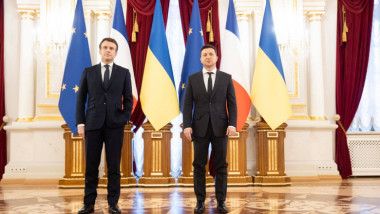 Preşedintele francez Emmanuel Macron şi omologul său ucrainean, Volodimir Zelenski.