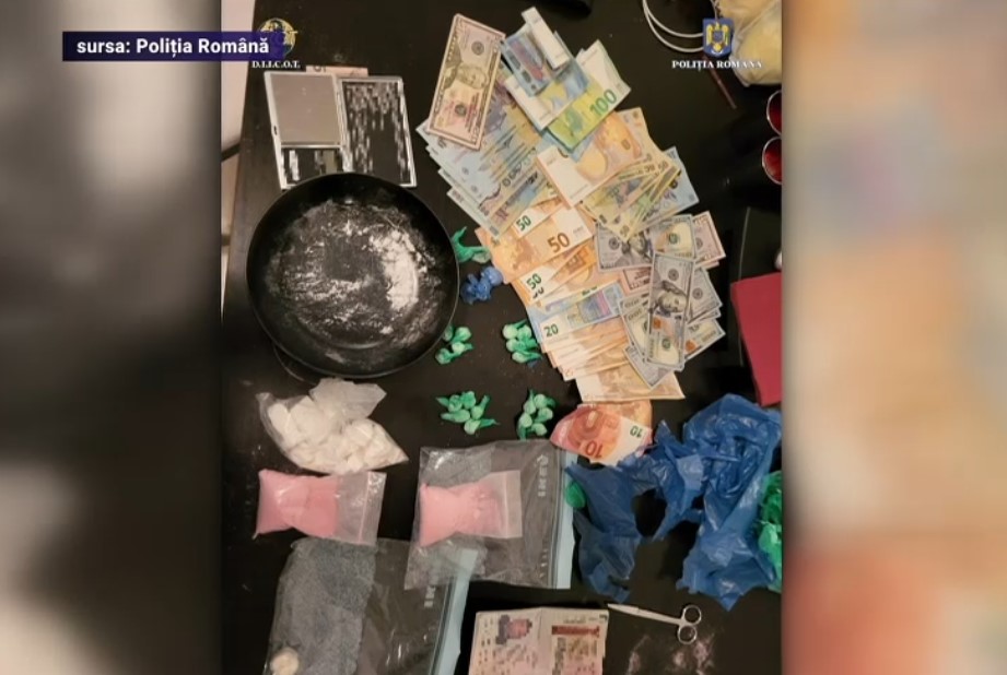 VIDEO. Traficanți de droguri, prinși în flagrant la un festival în Mamaia. Cei cinci închiriaseră un apartament pentru a depozita marfa