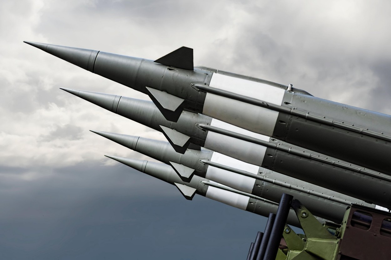 Statele care deţin arme nucleare îşi întăresc arsenalele în faţa numeroaselor conflicte de pe glob. Câte focoase nucleare sunt în lume