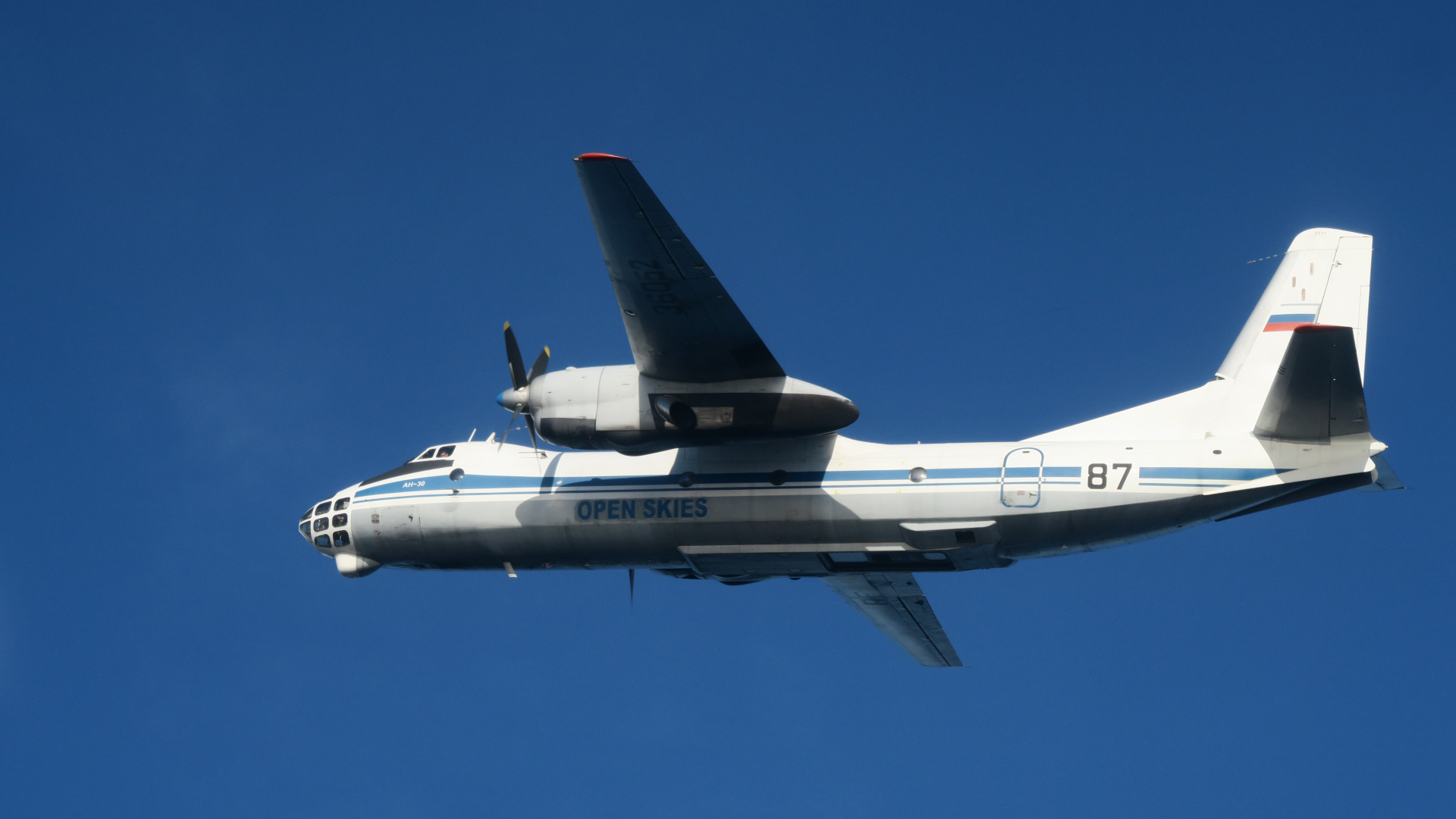 Suedia a fotografiat un avion de recunoaștere rusesc care i-a încălcat spațiul aerian